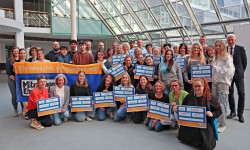 Gruppenbild der Scheckübergabe im Landratsamt Alb-Donau-Kreis