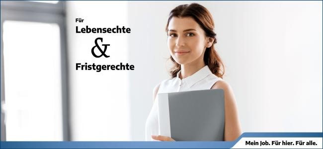 Hier ist ein Foto von einer jungen Frau mit braunen Haaren und einem weißen Hemd, die lächelt und eine graue Akte hält. Links von ihr ist der Text "Für Lebensrechte & Fristgerechte" geschrieben. Unter dem Bild ist ein blauer Streifen, auf dem in Weiß "Mein Job. Für hier. Für alle." steht. Hier ist ein Foto von einer jungen Frau mit braunen Haaren und einem weißen Hemd, die lächelt und eine graue Akte hält. Links von ihr ist der Text "Für Lebensrechte & Fristgerechte" geschrieben. Unter dem Bild ist ein blauer Streifen, auf dem in Weiß "Mein Job. Für hier. Für alle." steht.